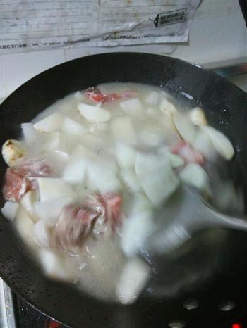 芋头萝卜排骨汤，冬日养生汤的做法步骤3