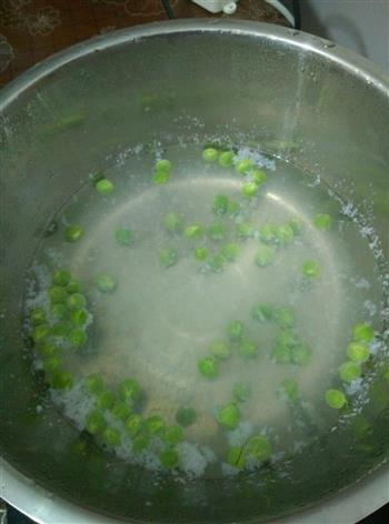 青豆油菜薹鱼面的做法步骤2