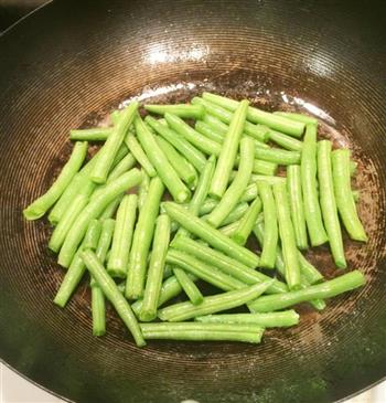 橄榄菜炒四季豆的做法步骤2