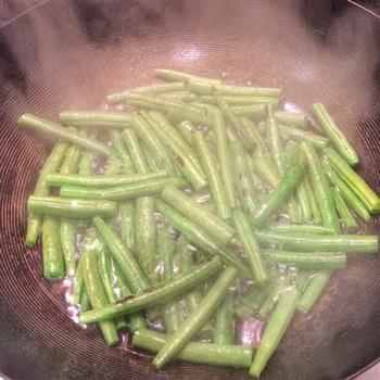 橄榄菜炒四季豆的做法步骤3