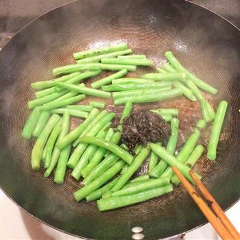 橄榄菜炒四季豆的做法步骤4
