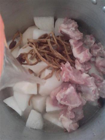 茶树菇排骨汤的做法步骤2
