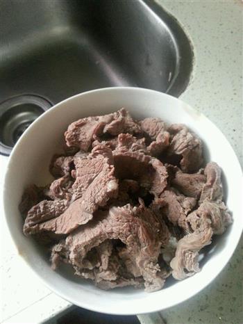 黑豆黄芪牛肉汤的做法步骤2