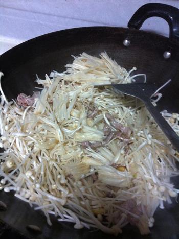 金针菇炒肉丝的做法步骤5