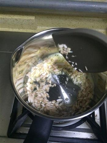 奶油蘑菇汤，小心烫哟的做法步骤3