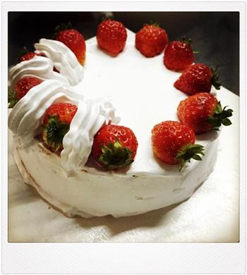 草莓奶油生日蛋糕的做法步骤11