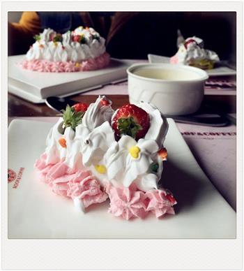 草莓奶油生日蛋糕的做法步骤13