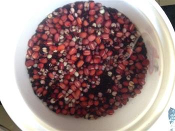 红豆薏仁黑米粥的做法步骤2