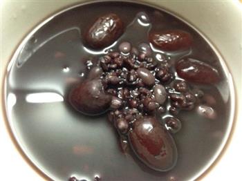 红豆薏仁黑米粥的做法图解5