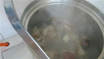 冬瓜玉米脊骨汤的做法图解3