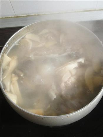 红烧胖头鱼+鸡腿菇鱼头汤的做法步骤1