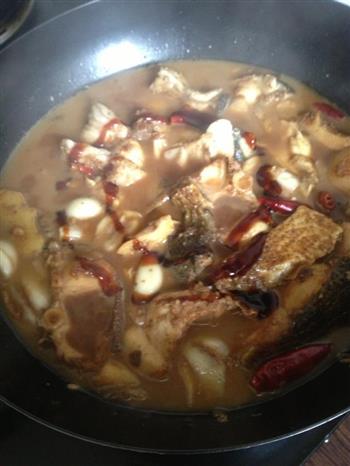 红烧胖头鱼+鸡腿菇鱼头汤的做法步骤3