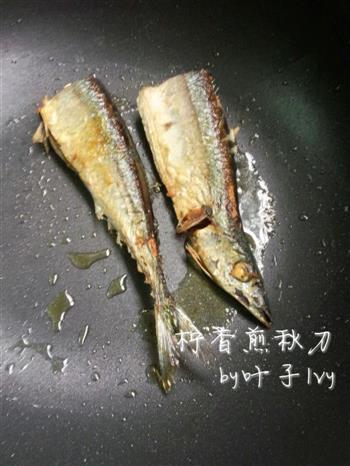 柠香煎秋刀鱼-一人食的做法步骤2