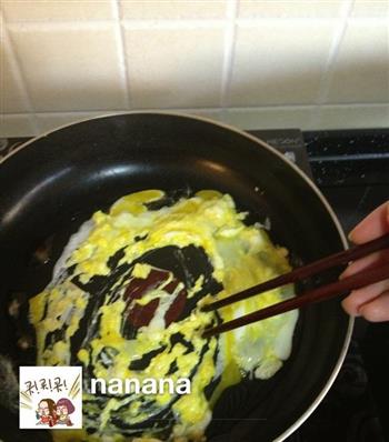 5分钟快速早餐-美味蛋炒饭的做法步骤2