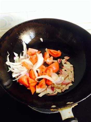 榛蘑西红柿疙瘩汤-暖暖的都是爱的做法步骤3