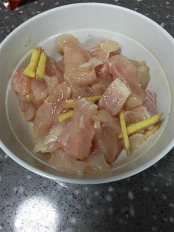 酸菜龙俐鱼汤的做法步骤3