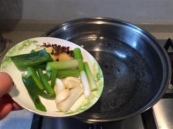 家常菜-蒜苗回锅肉的做法步骤1