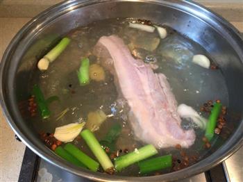 家常菜-蒜苗回锅肉的做法步骤2