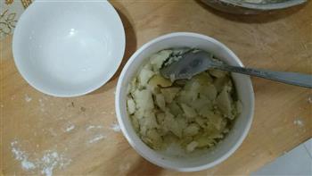椒盐土豆饼的做法步骤1