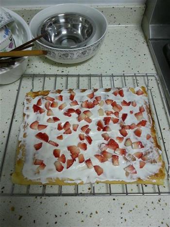 蛋糕卷-草莓瑞士卷的做法步骤5
