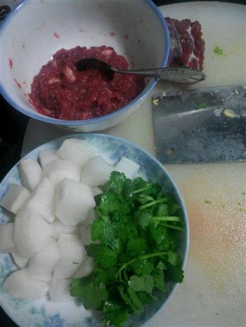 牛肉丸子萝卜汤的做法步骤1