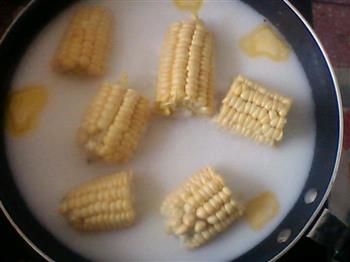 奶香玉米棒的做法步骤2