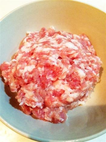 鲜美古早味  猪肉卷心菜干贝包子的做法图解5