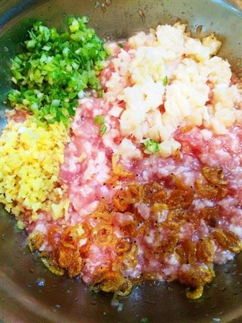 鲜美古早味  猪肉卷心菜干贝包子的做法步骤7