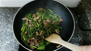 蒜苔炒肉的做法步骤3