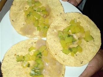 墨西哥玉米饼沙拉  taco tostadas的做法图解2