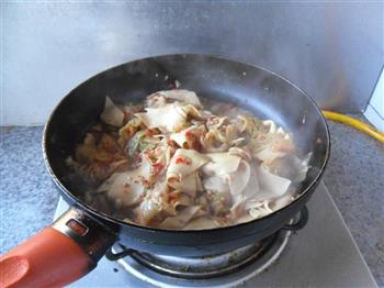 辣白菜烧豆皮的做法步骤8