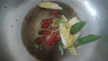 青椒溜肥肠的做法步骤4