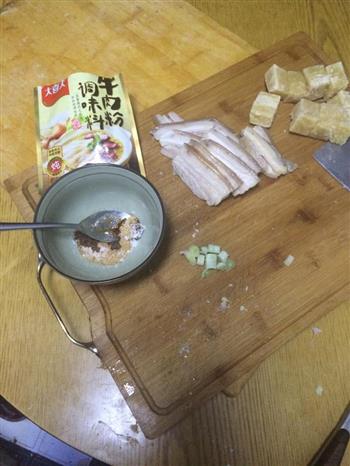 东北大炖酸菜汆白肉的做法步骤2