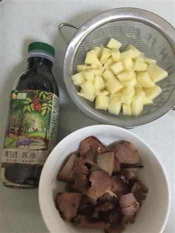 腊肉土豆焖饭的做法步骤1