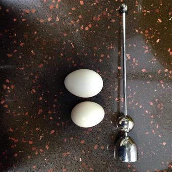蒸鸡蛋羹-充满海鲜鲜甜的创意鸡蛋羹的做法步骤1