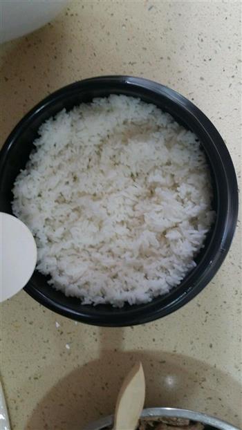 韩式石锅拌饭的做法图解2
