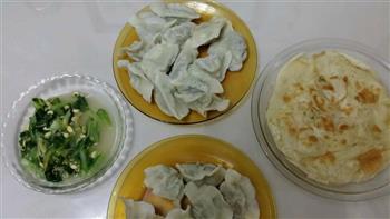 芹菜饺子晚餐的做法步骤1
