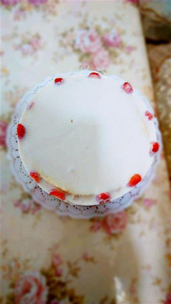 酸奶草莓慕斯蛋糕的做法步骤2