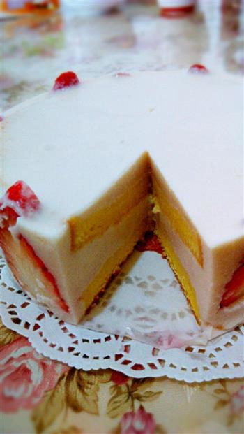 酸奶草莓慕斯蛋糕的做法图解3