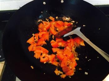番茄金针菇豆腐火腿乱炖煲的做法步骤3