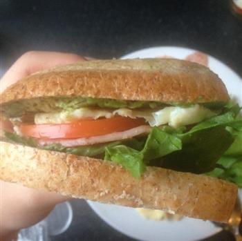 健康营养牛油果鸡蛋培根蔬菜燕麦三明治的做法图解3