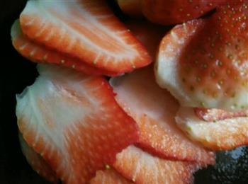 芒果&草莓千层蛋糕的做法步骤4
