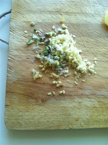 简单好吃的辣白菜顿土豆的做法步骤2