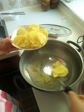 简单好吃的辣白菜顿土豆的做法步骤3