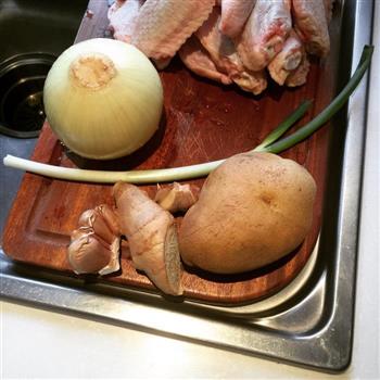 炒鸡过瘾的麻辣鸡翅土豆的做法步骤1