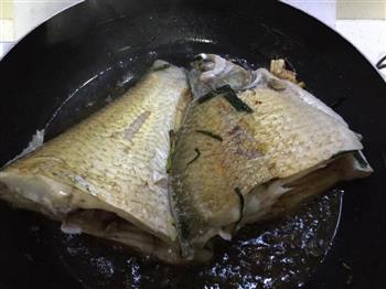 海派红烧鳊鱼的做法步骤4