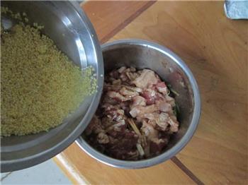 黄小米粉蒸肉的做法步骤7