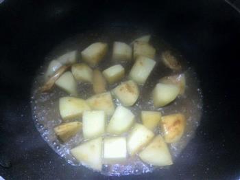 土豆焖鸡翅的做法步骤9