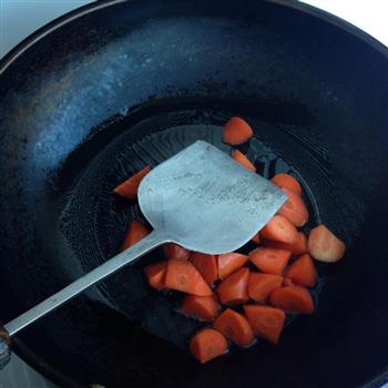胡萝卜土豆炖牛肉的做法步骤3
