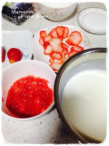 草莓酸奶慕斯蛋糕的做法图解4